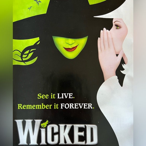 Starbucks NWT Wicked Emerald City Limited Edition Green Gemstone Cup & Keychain - Picture 2 of 15